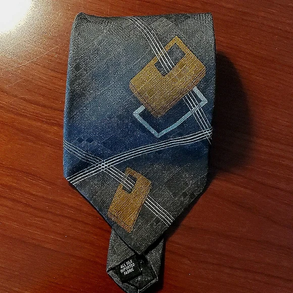 Kenneth Cole Men's Silk Tie - Picture 1 of 4